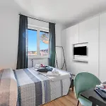 Apartment Specchio Di Cielo Center - Happy Arona