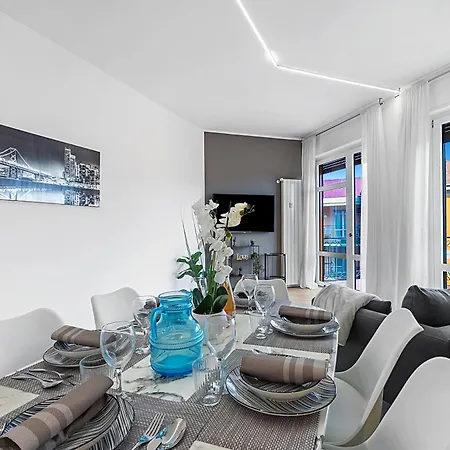 Specchio Di Cielo: Flat With Terrace And Ac Arona Center - Happy Rentals Lägenhet