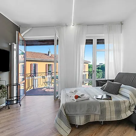 Lägenhet Specchio Di Cielo: Flat With Terrace And Ac Arona Center - Happy Rentals Arona