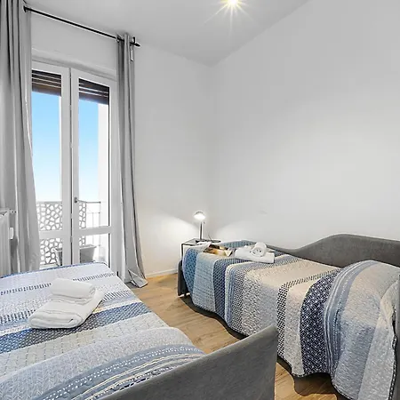 Specchio Di Cielo: Flat With Terrace And Ac Arona Center - Happy Rentals Lägenhet *