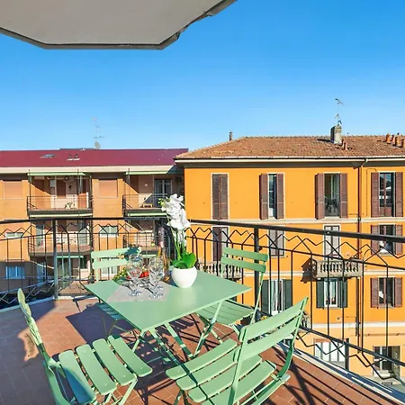 Specchio Di Cielo: Flat With Terrace And Ac Arona Center - Happy Rentals * Arona