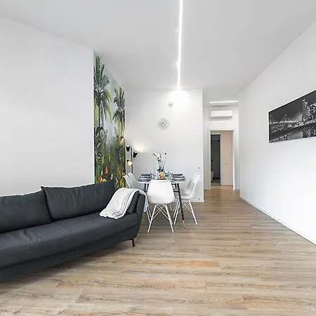 Specchio Di Cielo: Flat With Terrace And Ac Arona Center - Happy Rentals * Arona