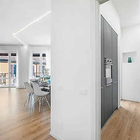 Lägenhet Specchio Di Cielo: Flat With Terrace And Ac Arona Center - Happy Rentals Arona