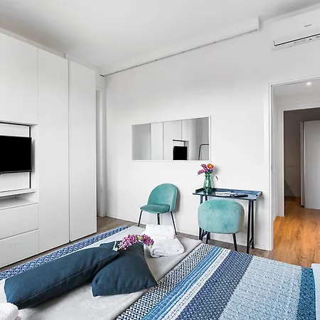 Specchio Di Cielo: Flat With Terrace And Ac Center - Happy