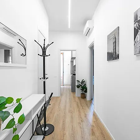Specchio Di Cielo: Flat With Terrace And Ac Arona Center - Happy Rentals * Arona
