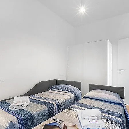Specchio Di Cielo: Flat With Terrace And Ac Arona Center - Happy Rentals Arona