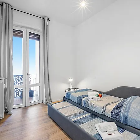 Specchio Di Cielo: Flat With Terrace And Ac Arona Center - Happy Rentals * Arona