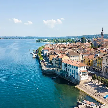 Specchio Di Cielo: Flat With Terrace And Ac Arona Center - Happy Rentals *