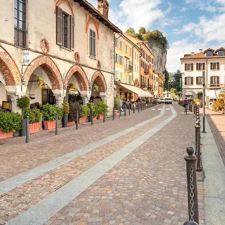 Apartman Specchio Di Cielo: Flat With Terrace And Ac Center - Happy Arona