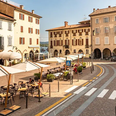 Specchio Di Cielo: Flat With Terrace And Ac Arona Center - Happy Rentals Lägenhet *
