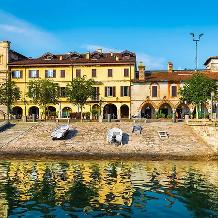 Lägenhet Specchio Di Cielo: Flat With Terrace And Ac Arona Center - Happy Rentals